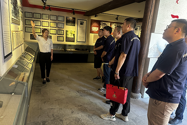 1706065222162789.jpg 1光明分公司黨支部組織參觀多松年烈士紀(jì)念館.jpg