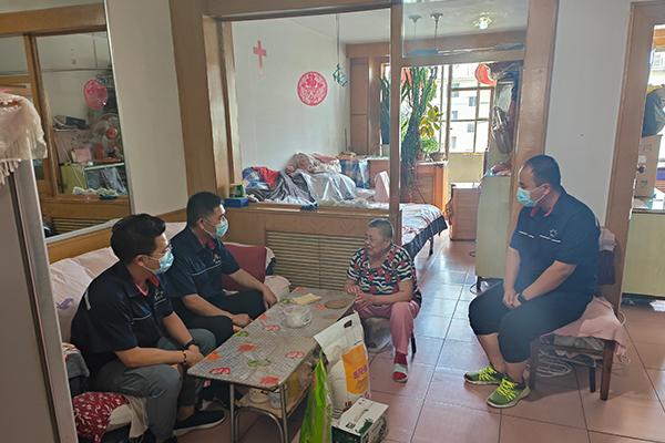 1706065303942223.jpg 1物資采供中心黨支部開展“創(chuàng)建文明活動(dòng) 關(guān)愛(ài)空巢老人”志愿服務(wù)活動(dòng).jpg